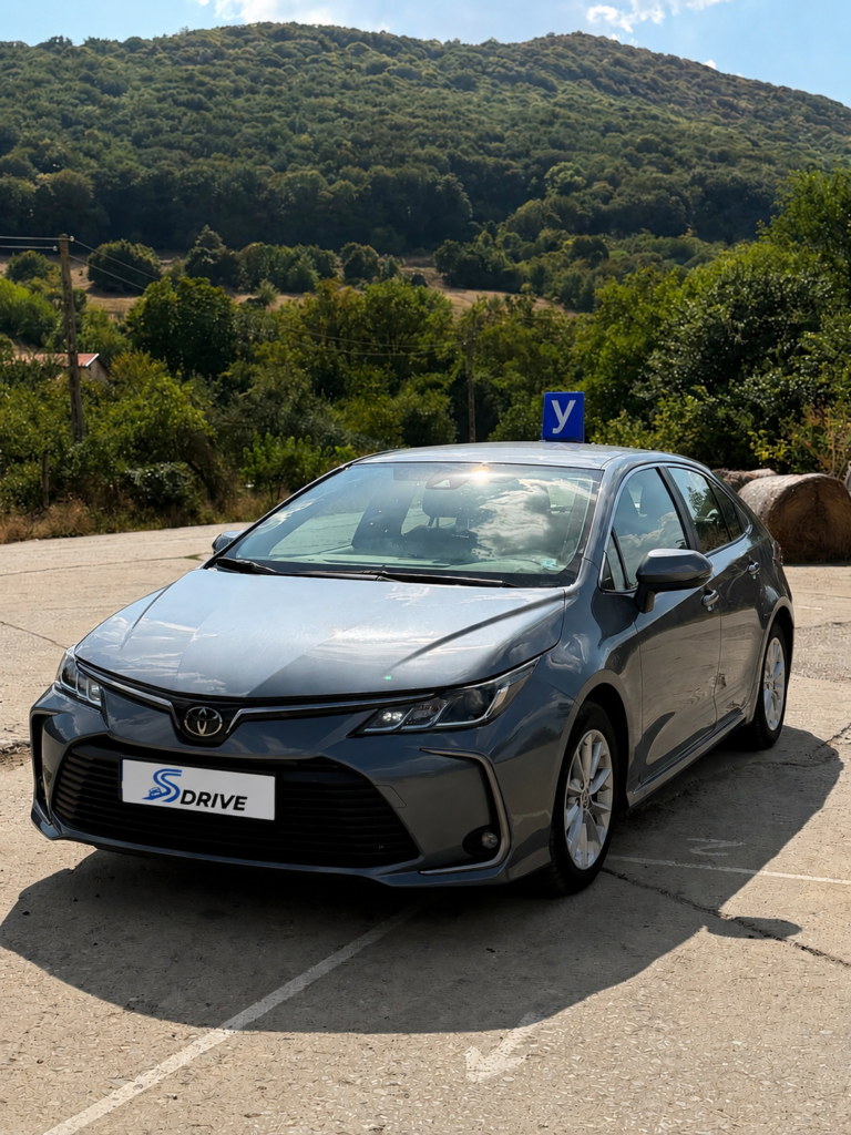 Учебен автомобил Toyota Corolla 2023 автошкола Sdrive Варна